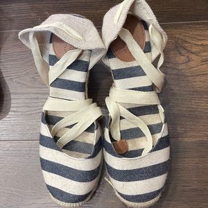 Kohl’s wedges denim and white